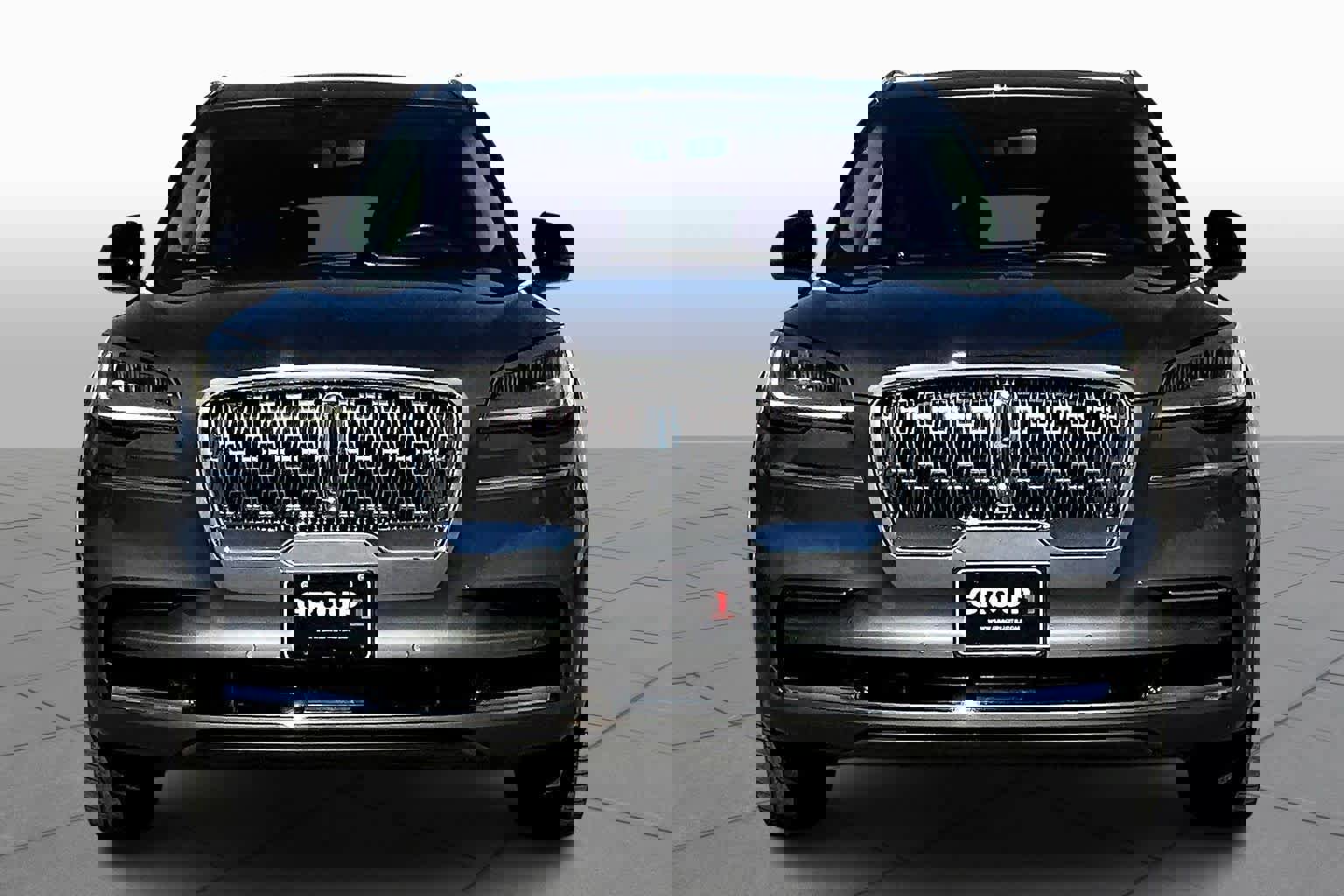 Used 2023 Lincoln Aviator Reserve w/ Equipment Group 201A image 3