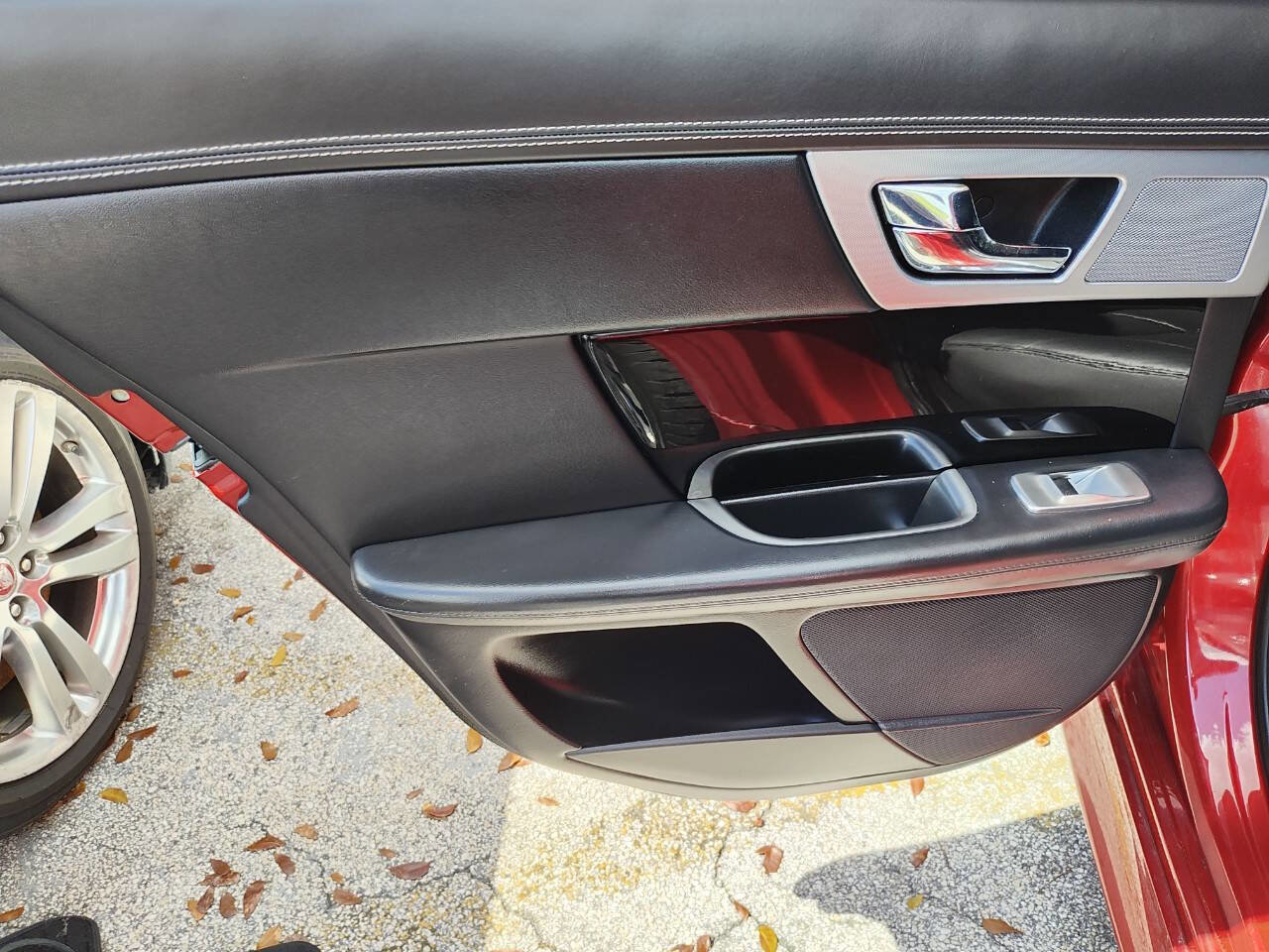 Used 2014 Jaguar XF 3.0 RWD image 39