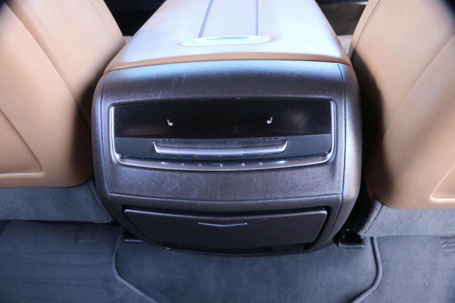 Used 2021 Cadillac Escalade Premium Luxury image 34