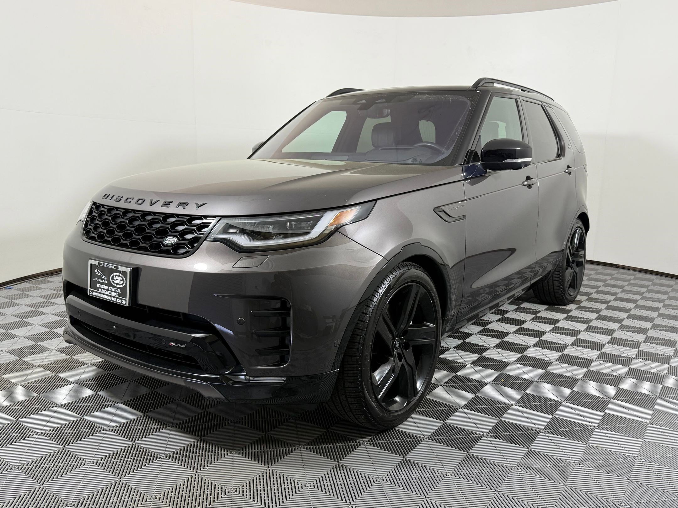 Used 2023 Land Rover Discovery S R-Dynamic image 1