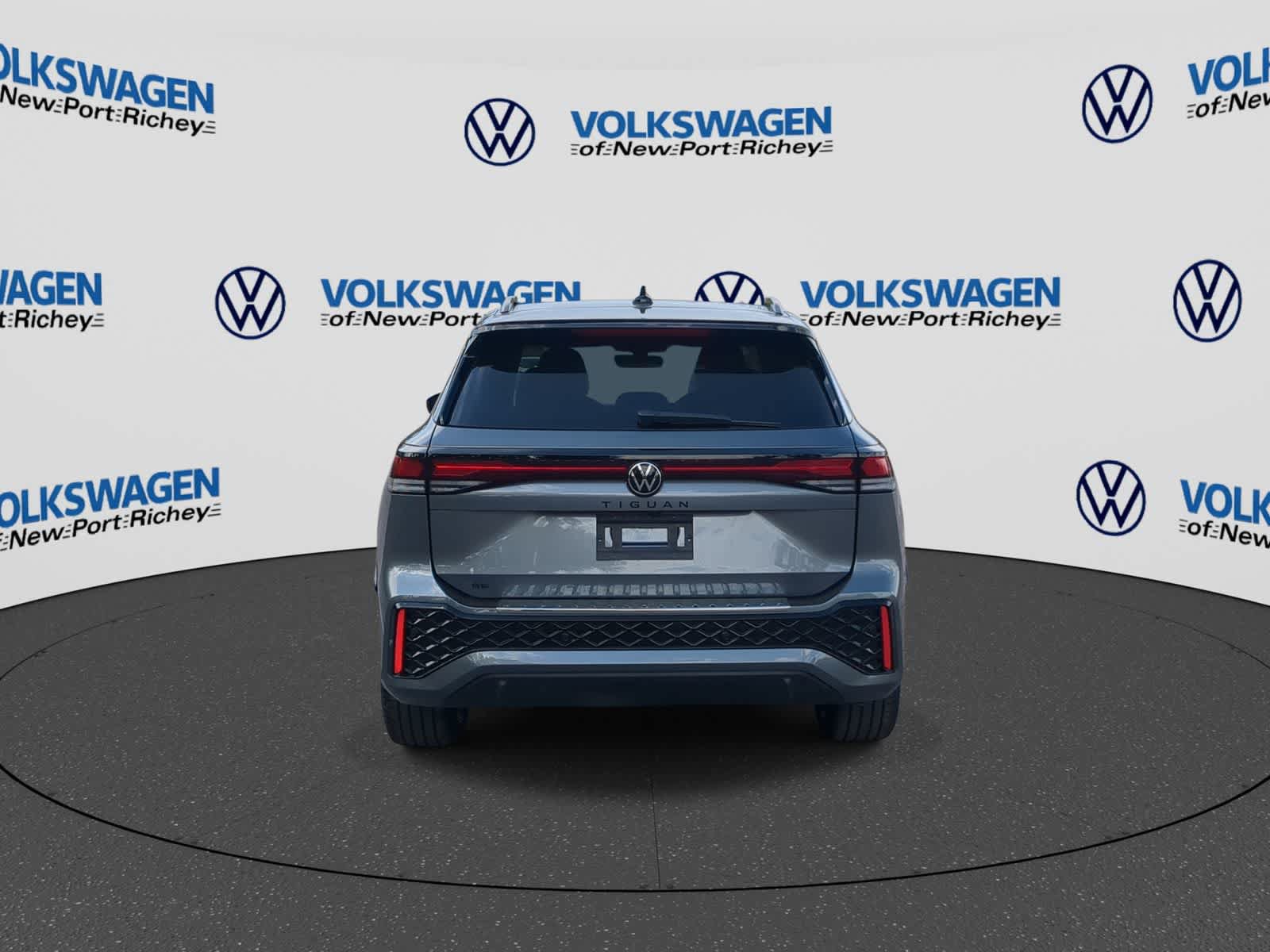 Used 2026 Volkswagen Tiguan SE R-Line FWD image 7