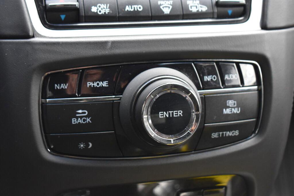 Used 2018 Acura RLX Sport Hybrid w/ Advance Pkg image 13