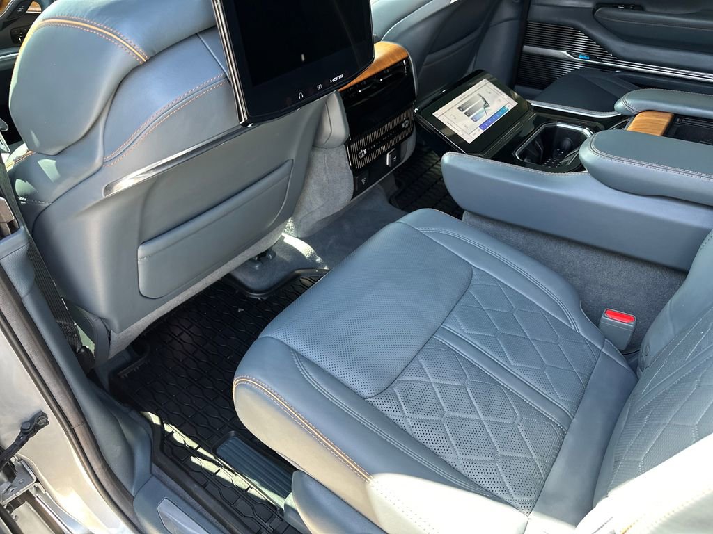 Used 2022 Jeep Grand Wagoneer Series III w/ Rear Seat Video Group 1 AWD/4WD image 32