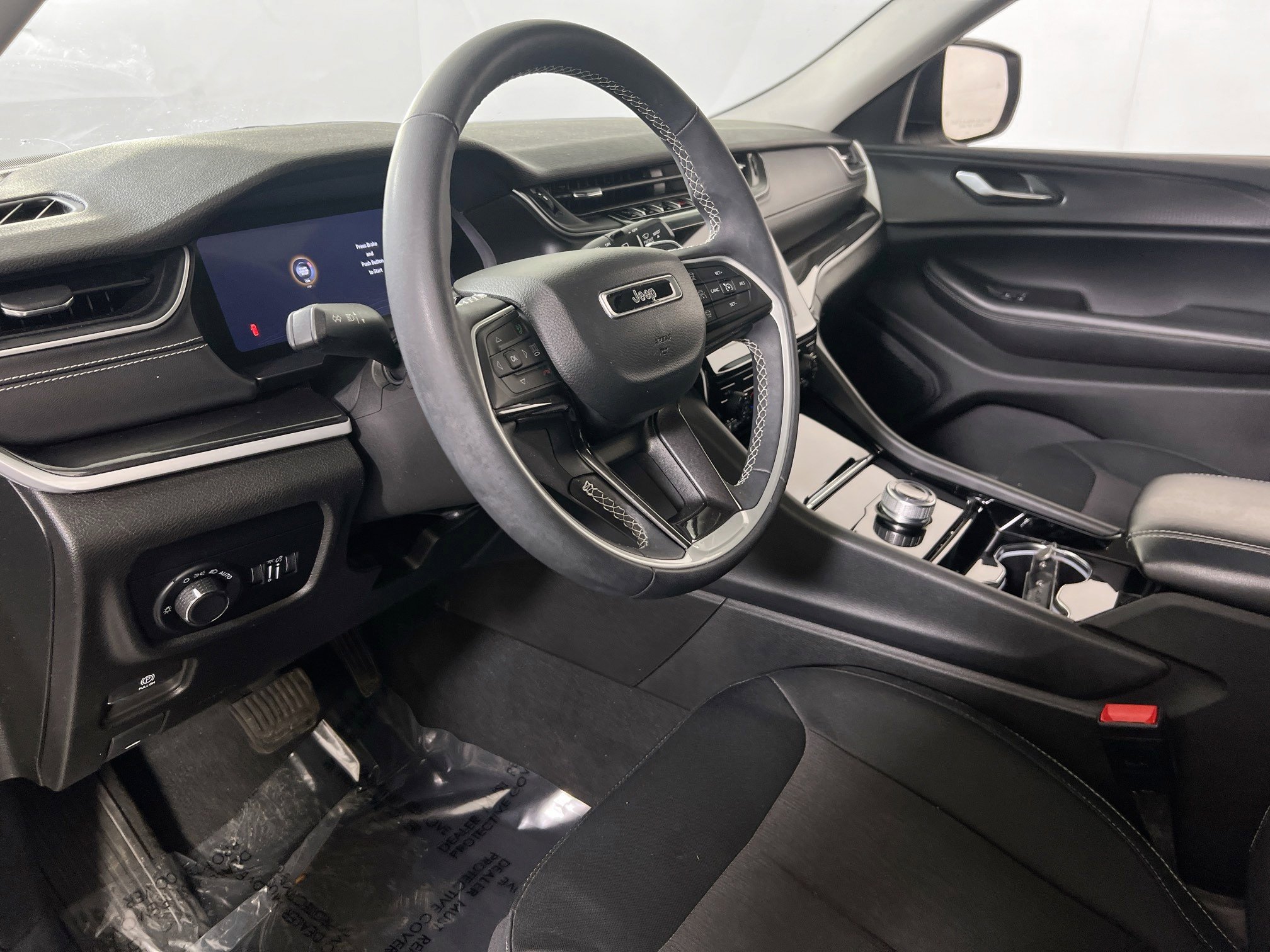 Used 2023 Jeep Grand Cherokee L Laredo AWD/4WD image 9