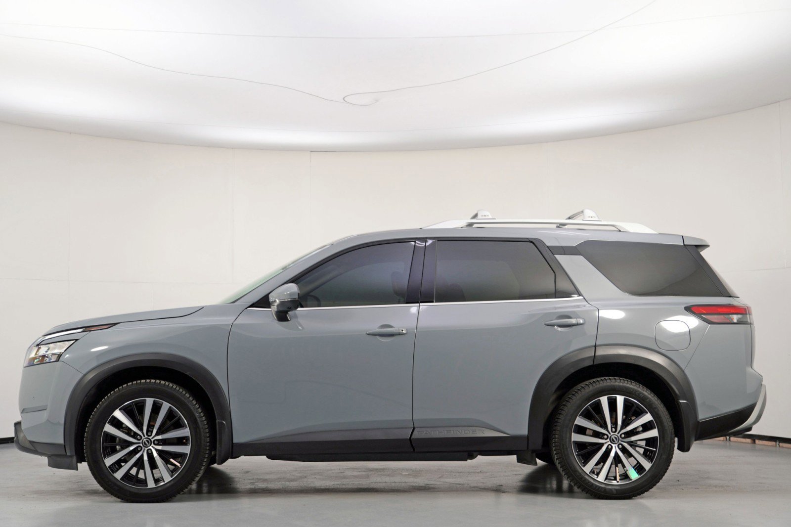 Used 2023 Nissan Pathfinder Platinum image 7