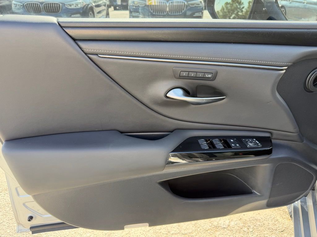 Used 2022 Lexus ES 350 w/ Premium Package FWD image 13
