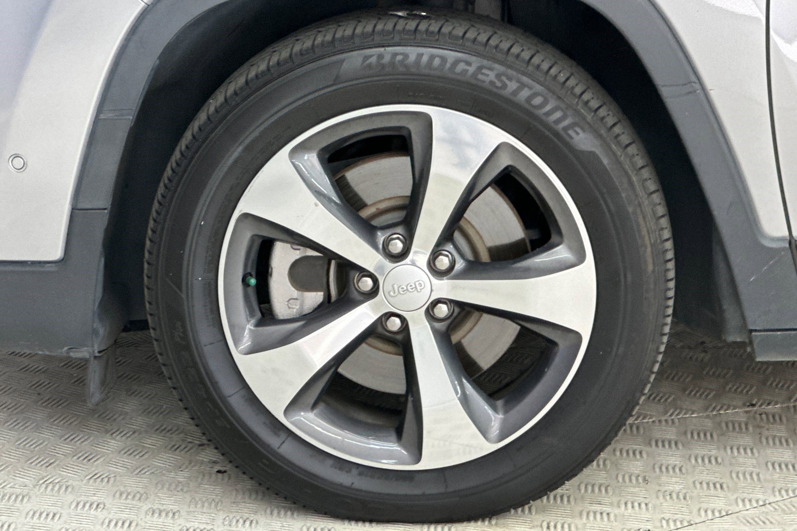 Used 2019 Jeep Cherokee Limited w/ Technology Group image 12