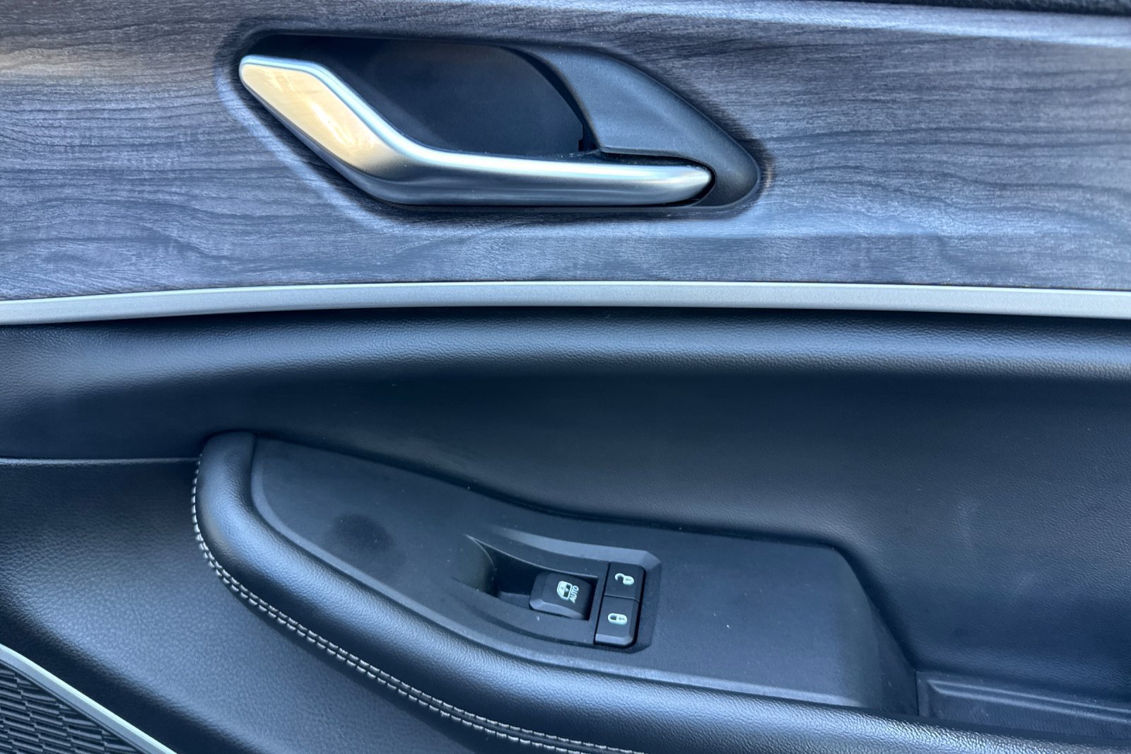 Used 2022 Jeep Grand Cherokee L Limited RWD image 21
