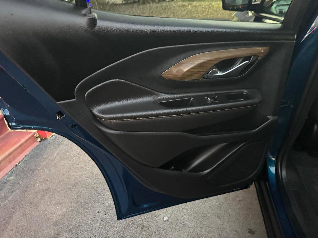 Used 2021 GMC Terrain SLE w/ Driver Convenience Package image 16