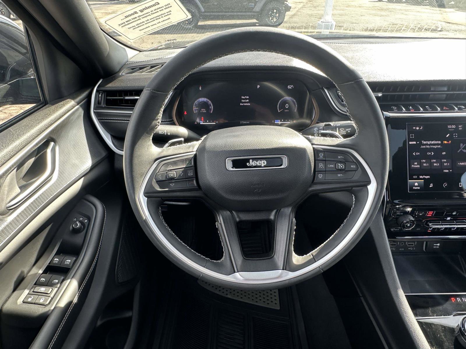 Used 2023 Jeep Grand Cherokee L Laredo image 14