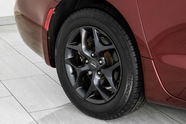 Used 2019 Chrysler Pacifica Touring-L w/ S Appearance Package FWD image 57