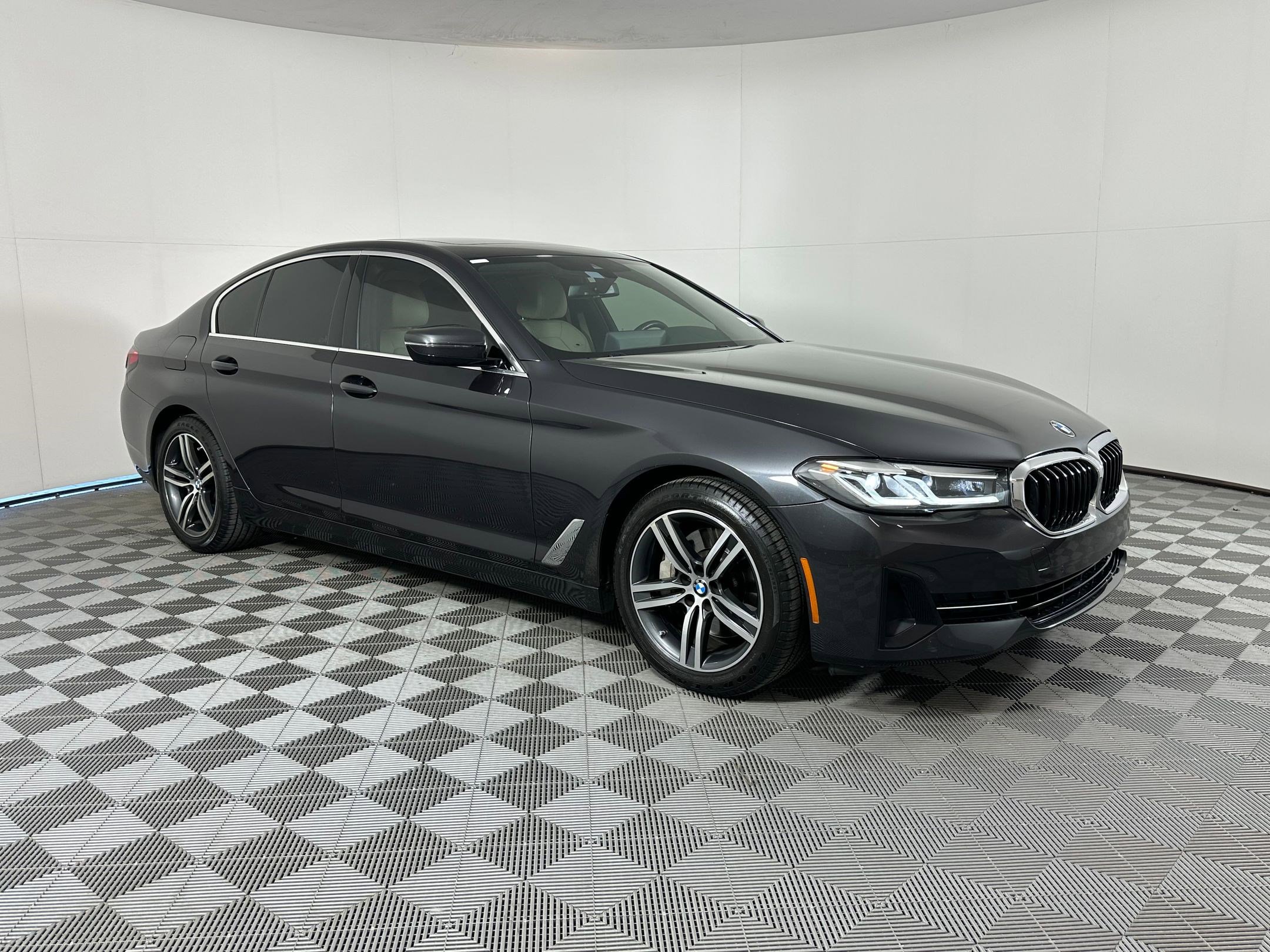 Used 2022 BMW 530i w/ Executive Package image 6