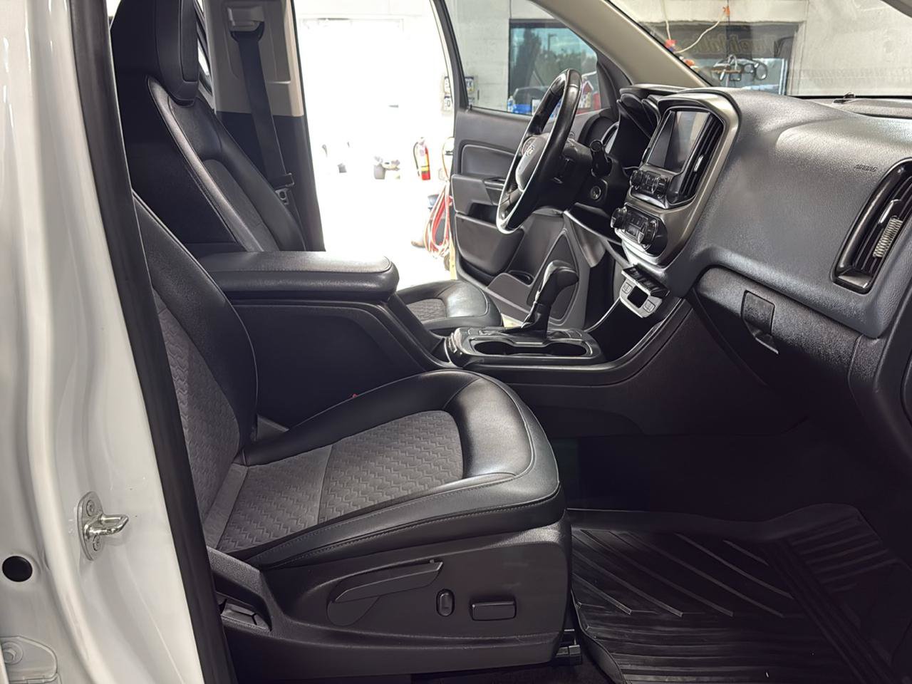 Used 2017 Chevrolet Colorado Z71 AWD/4WD image 49
