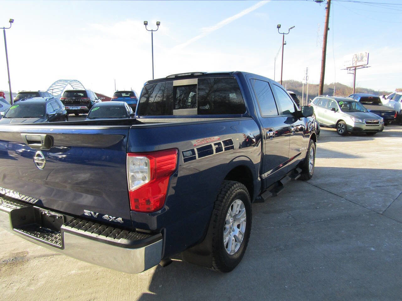 Used 2017 Nissan Titan SV image 4