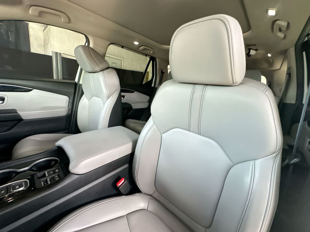 Used 2025 Honda Pilot Touring image 14