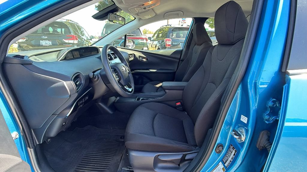 Used 2022 Toyota Prius L Eco FWD image 32