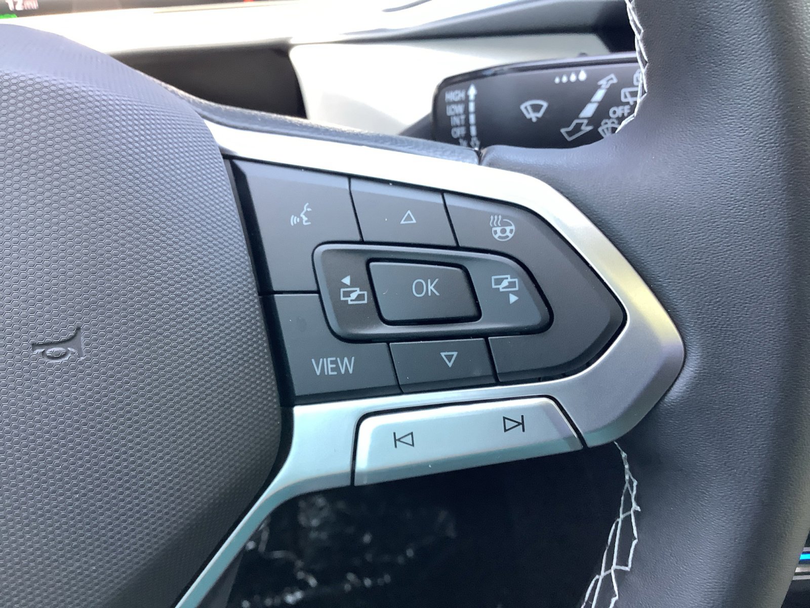 New 2026 Volkswagen Taos SE image 25