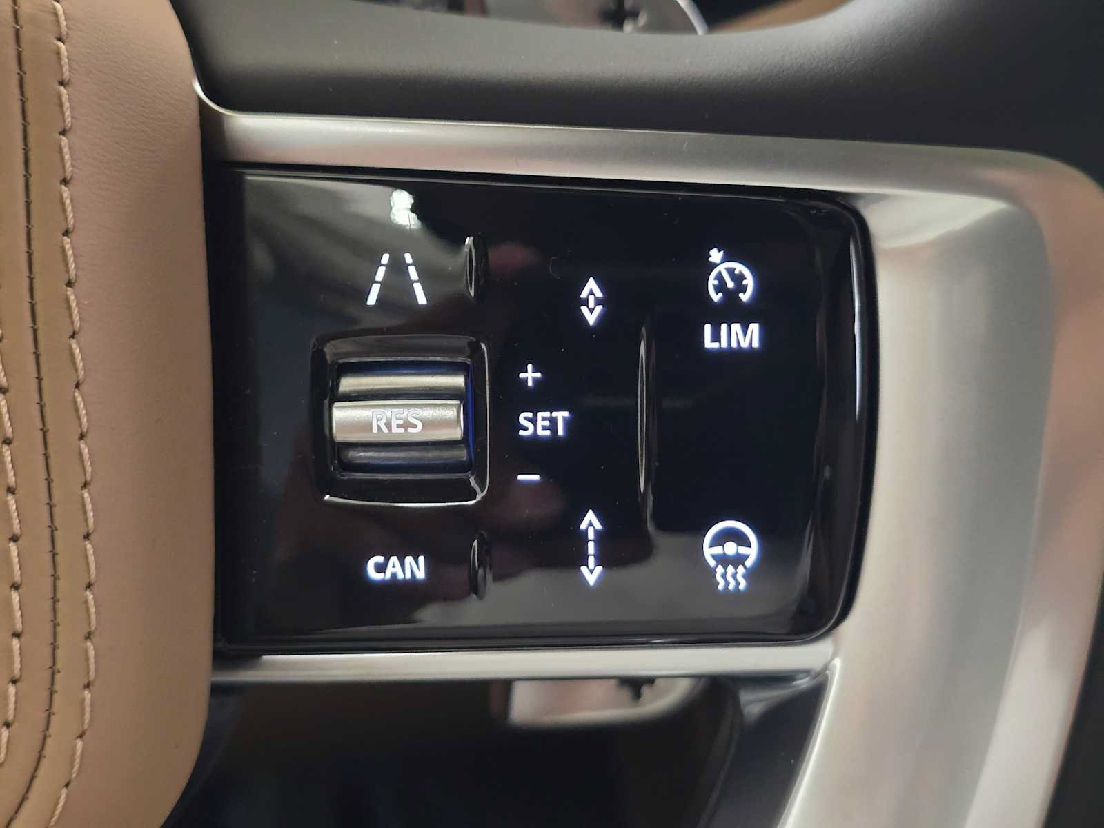 New 2026 Land Rover Range Rover Long Wheelbase SE AWD/4WD image 33