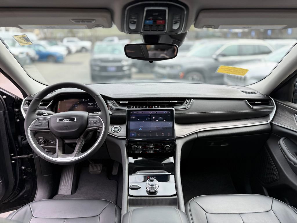 Used 2023 Jeep Grand Cherokee L Limited image 11