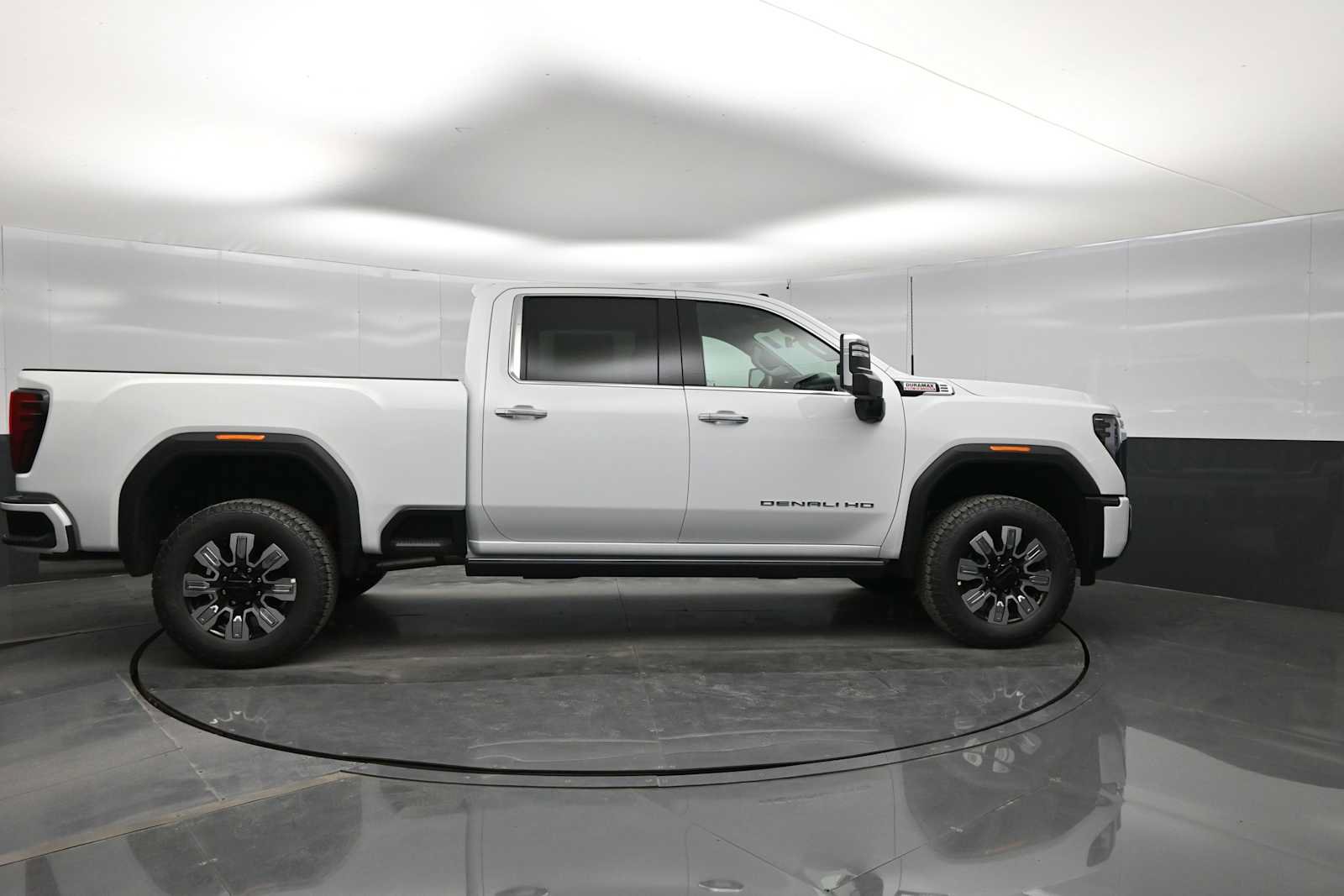 New 2026 GMC Sierra 2500 Denali w/ Denali Reserve Package AWD/4WD image 9