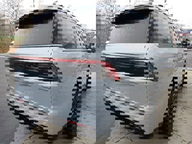 New 2025 Lincoln Navigator Reserve w/ Jet Appearance Package image 13