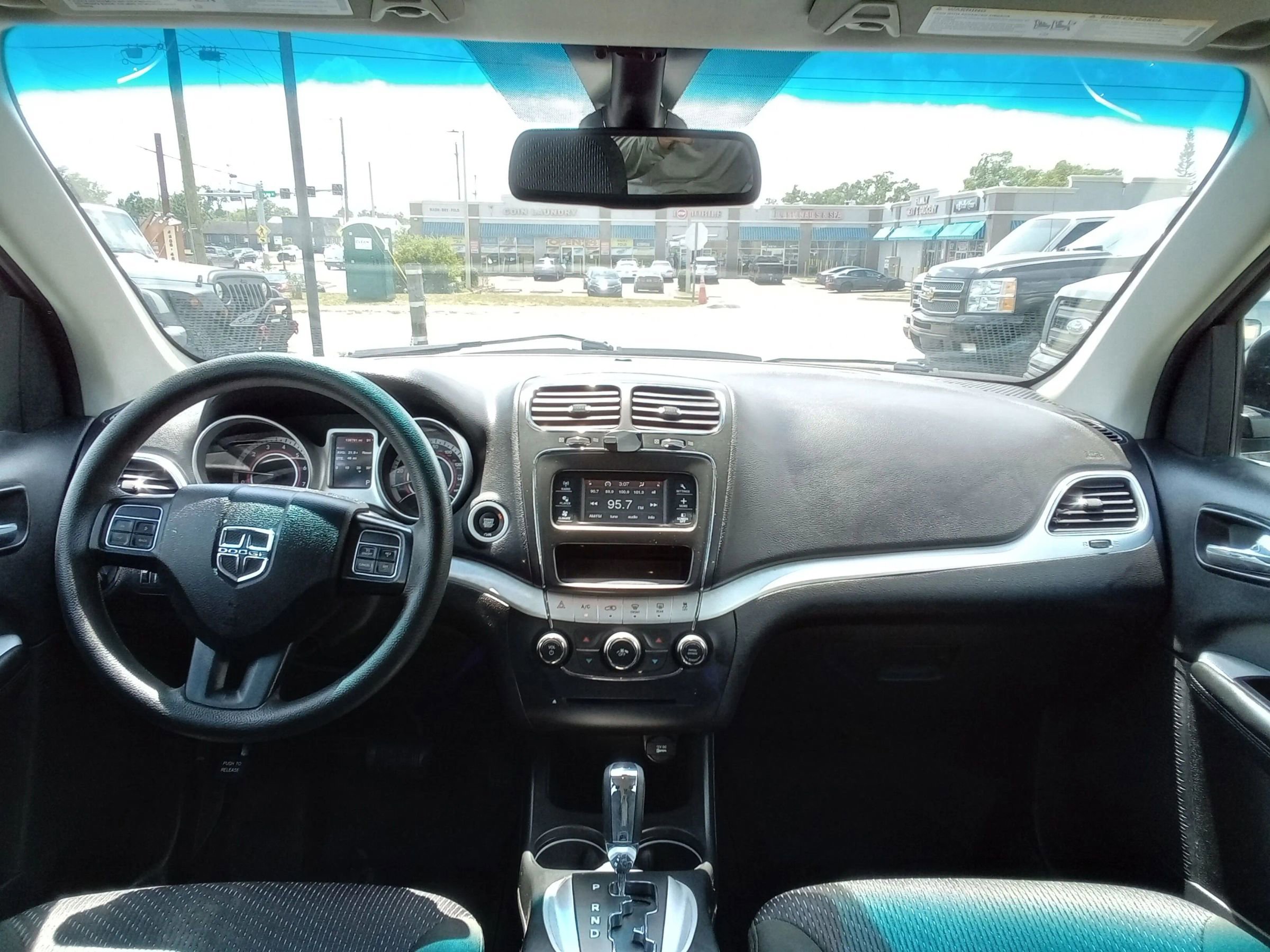 Used 2019 Dodge Journey SE w/ Comfort & Convenience Group image 12