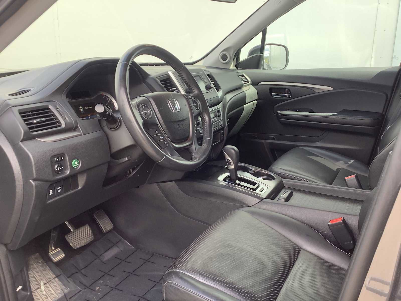 Certified 2017 Honda Ridgeline RTL image 3