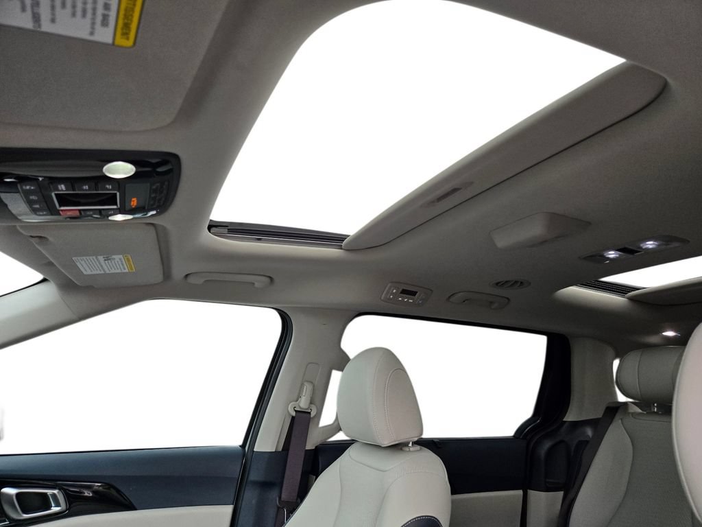 Used 2025 Kia Carnival SX Prestige FWD image 19