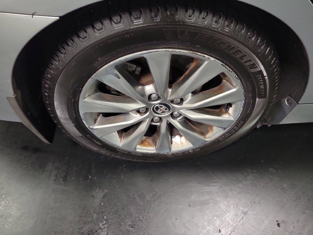 Used 2015 Toyota Camry XLE w/ Moonroof Package FWD image 11