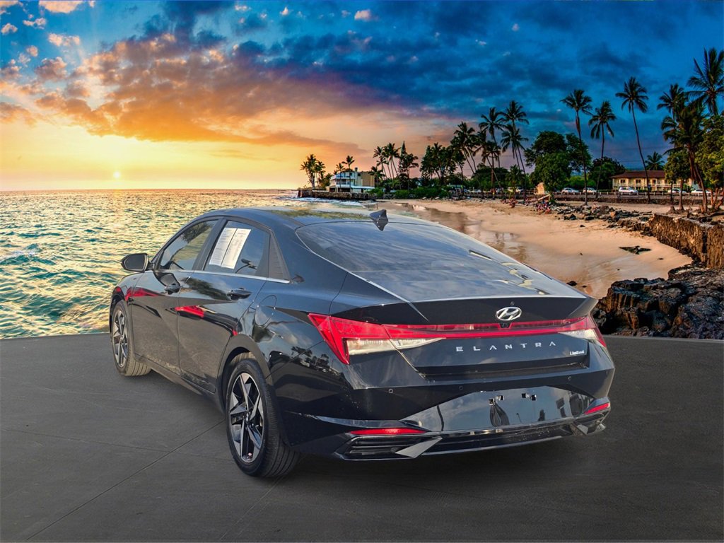 Used 2023 Hyundai Elantra Limited w/ Cargo Package image 7
