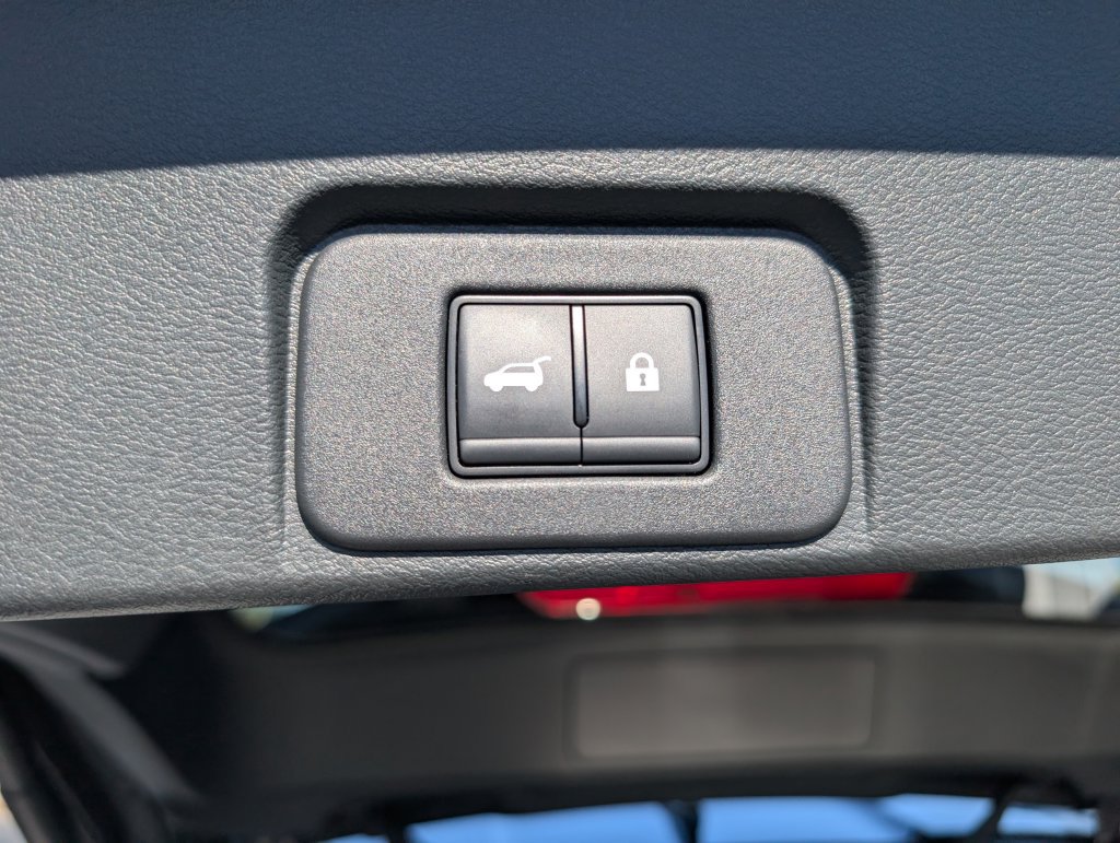 Used 2024 Nissan Rogue SL AWD/4WD image 9