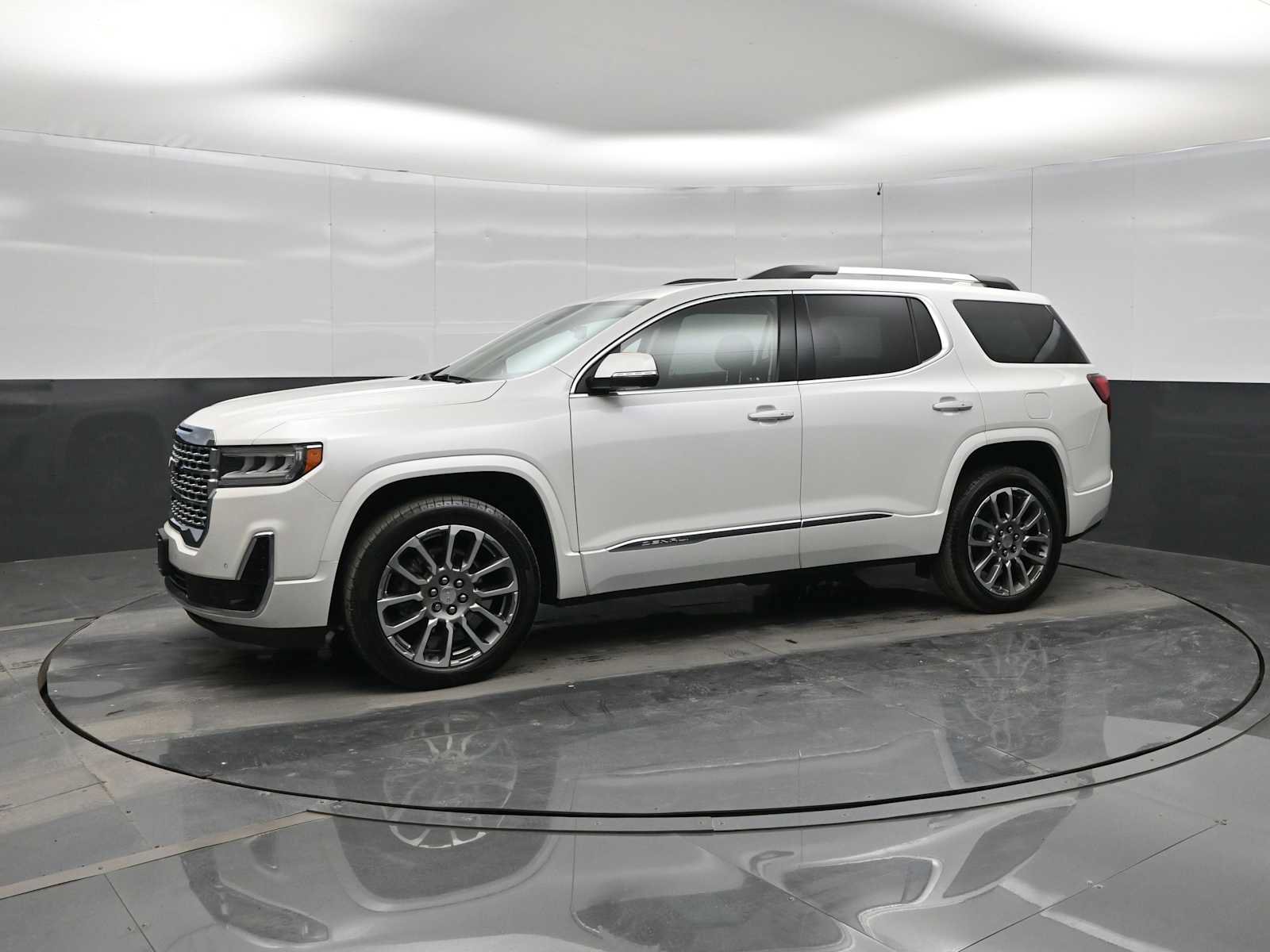 Used 2022 GMC Acadia Denali w/ Denali Ultimate Package AWD/4WD image 4
