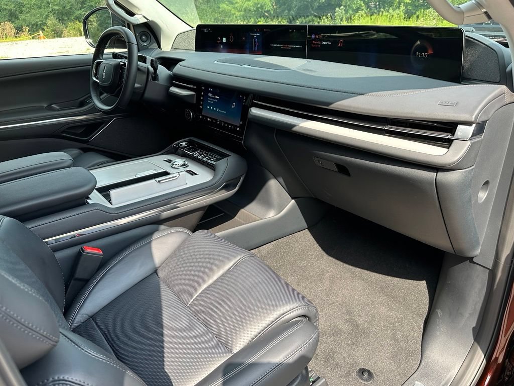 New 2027 Lincoln Navigator Reserve AWD/4WD image 23