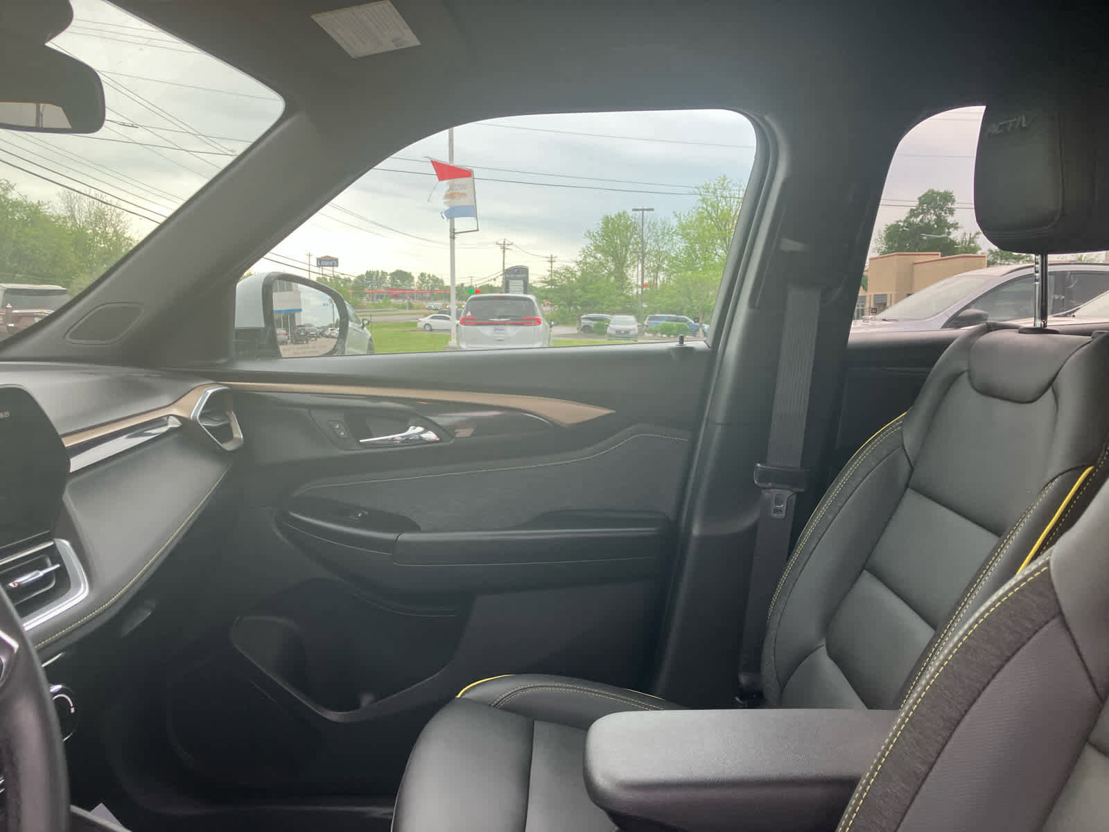 Used 2024 Chevrolet TrailBlazer ACTIV w/ Driver Confidence Package image 8