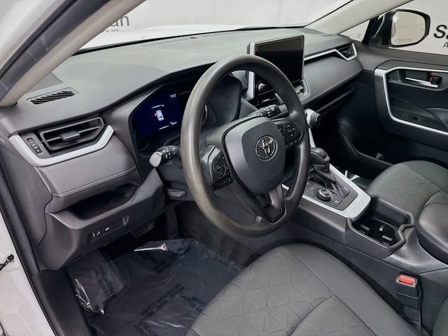 Used 2023 Toyota RAV4 AWD Hybrid image 9