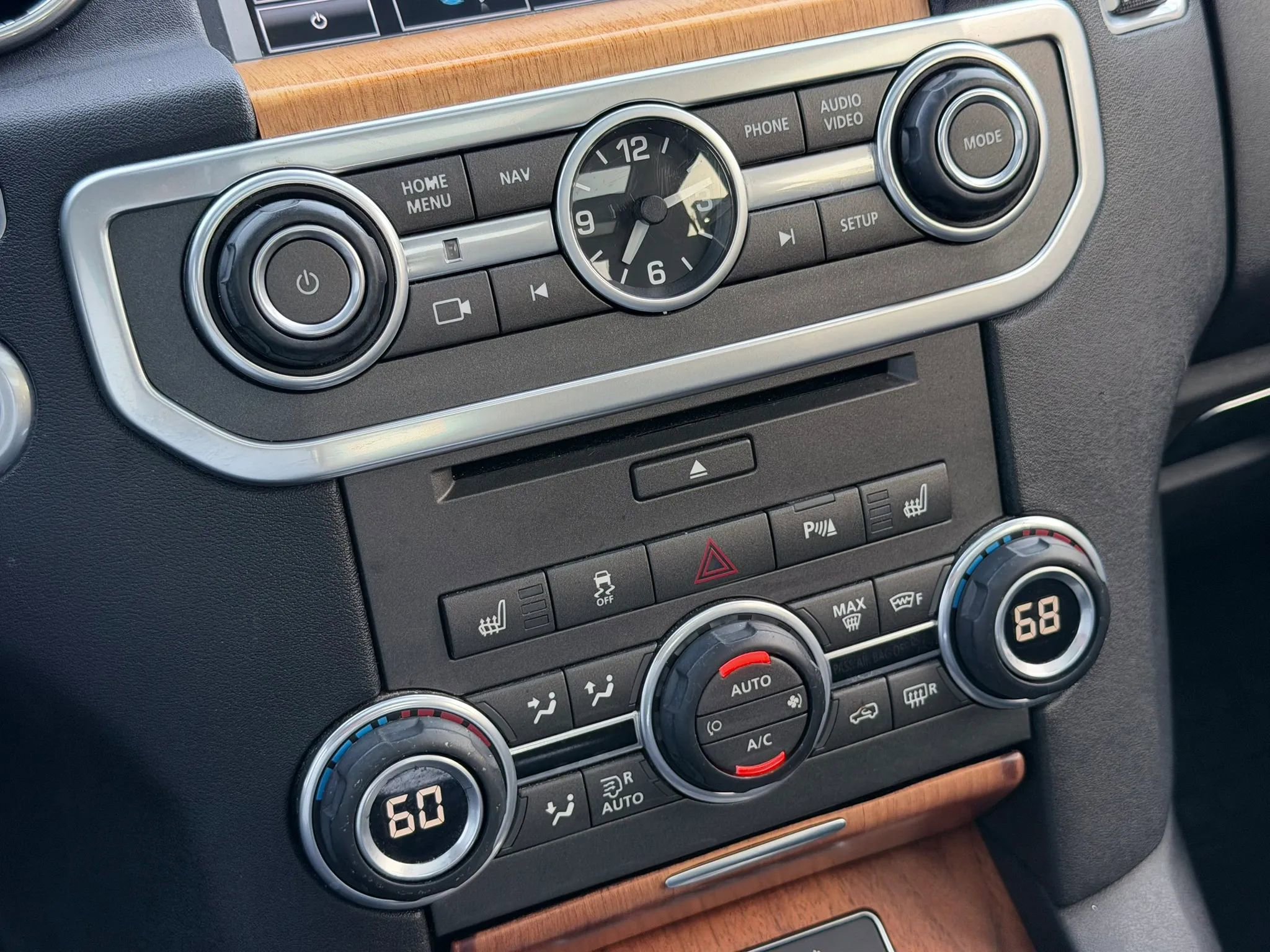 Used 2015 Land Rover LR4 HSE AWD/4WD image 45