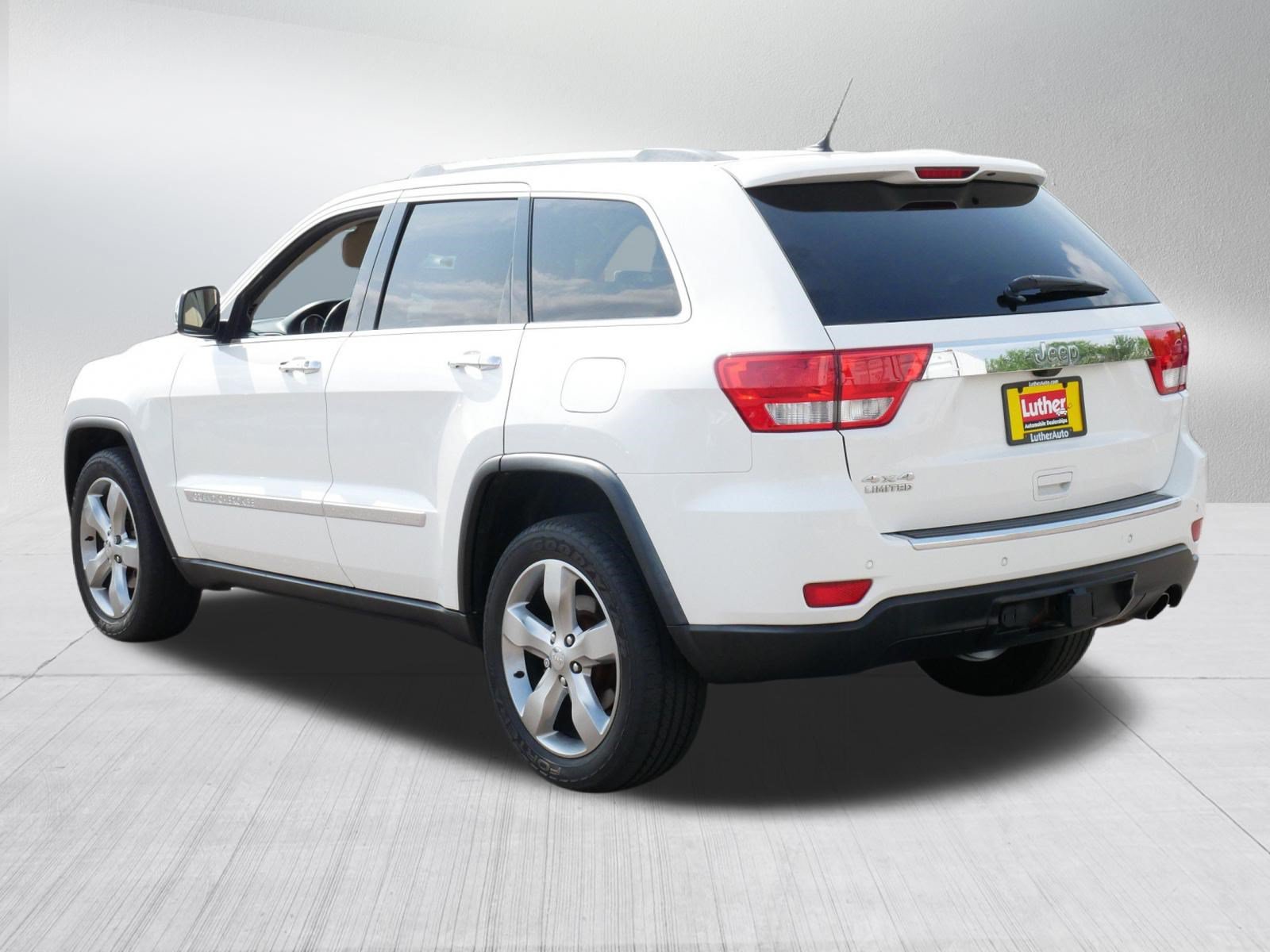 Used 2011 Jeep Grand Cherokee Limited w/ Trailer Tow Group AWD/4WD image 5