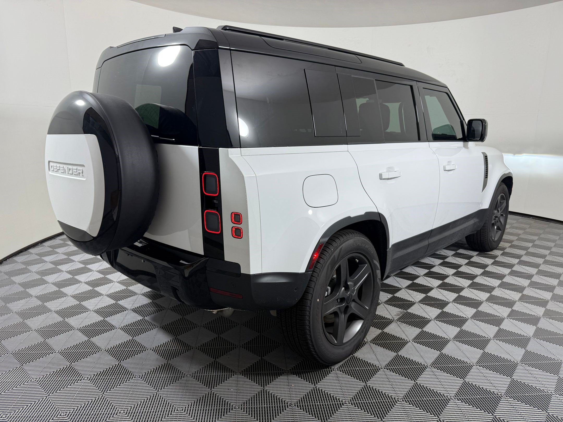 New 2026 Land Rover Defender 110 S AWD/4WD image 8