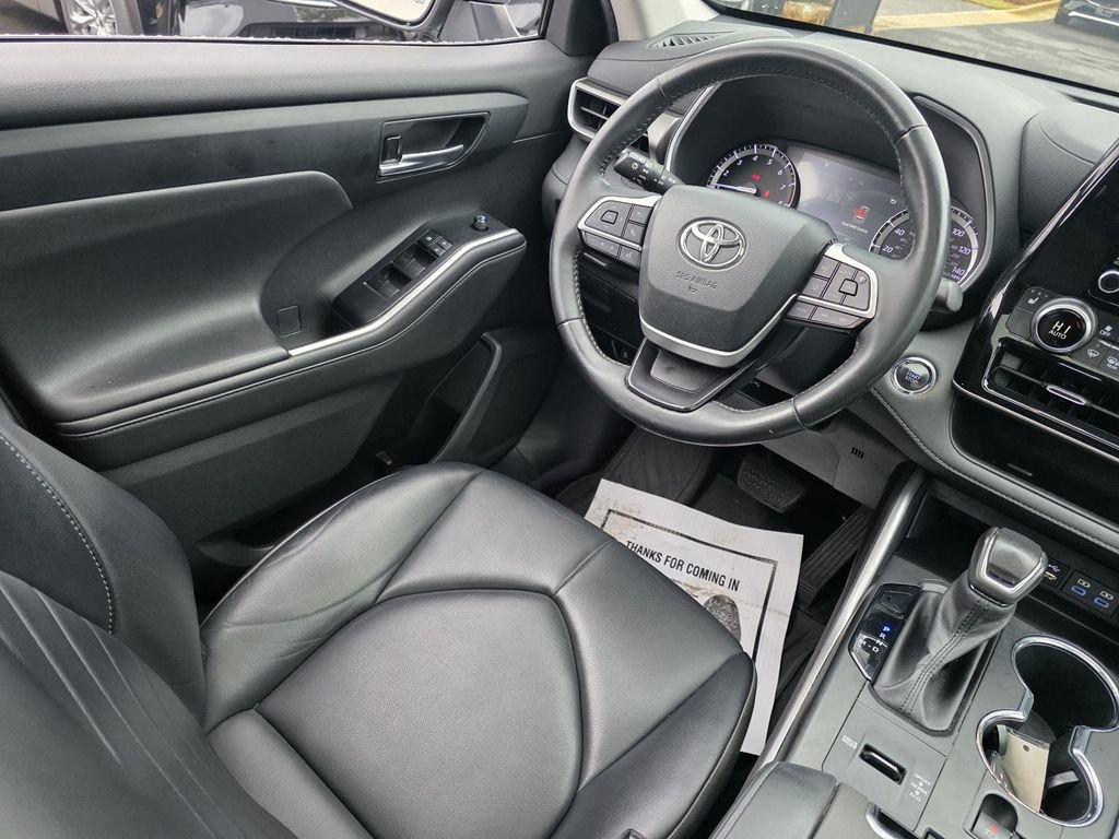 Used 2022 Toyota Highlander XLE image 26