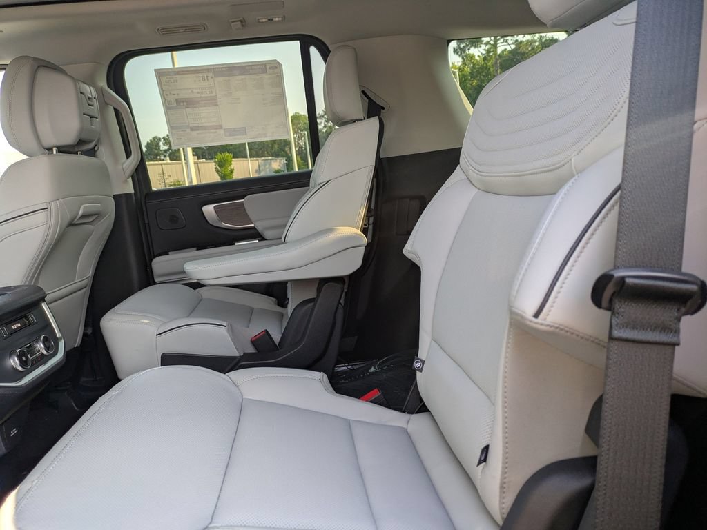 New 2026 Ford Expedition Platinum w/ Platinum Ultimate Package AWD/4WD image 16