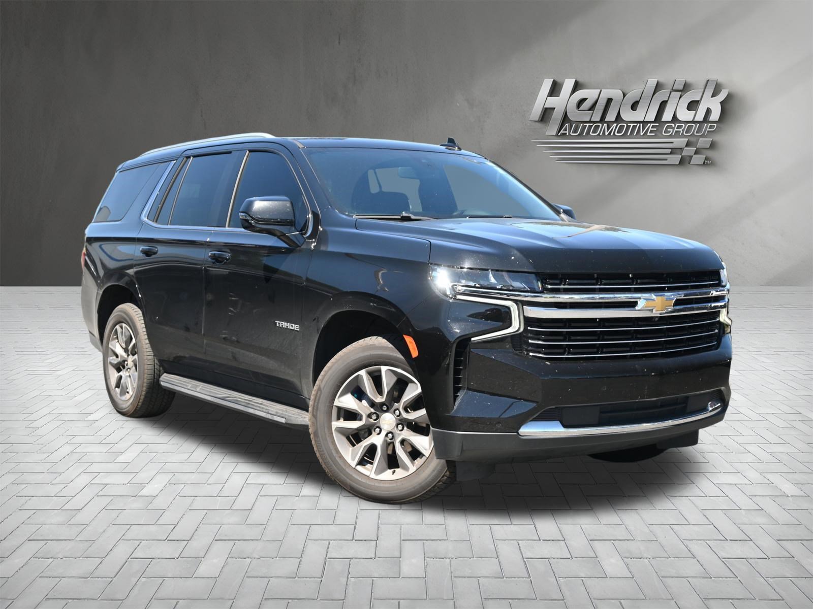 Used 2022 Chevrolet Tahoe LT w/ Luxury Package AWD/4WD image 2