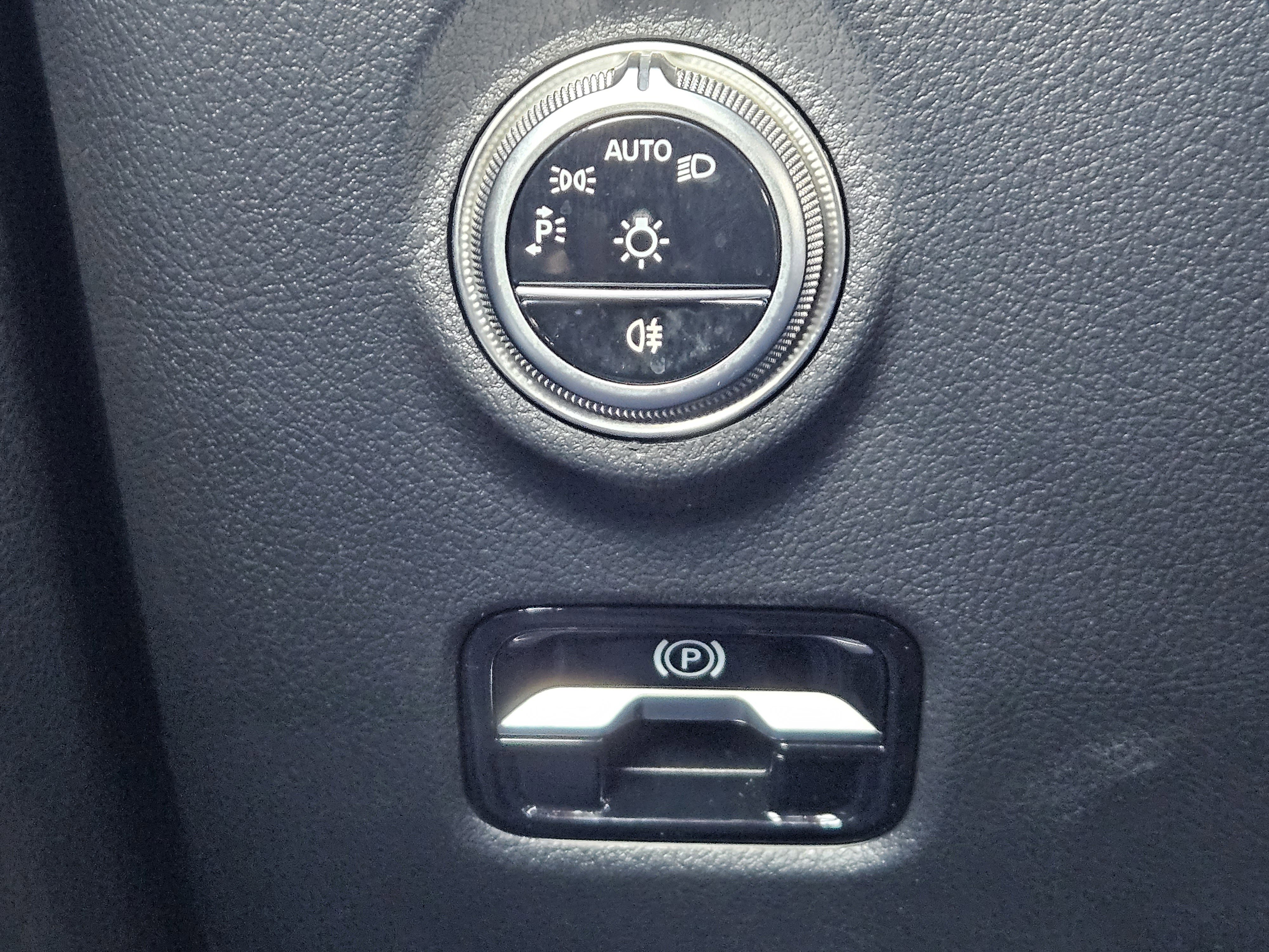 Certified 2025 Mercedes-Benz C 300 Sedan image 22