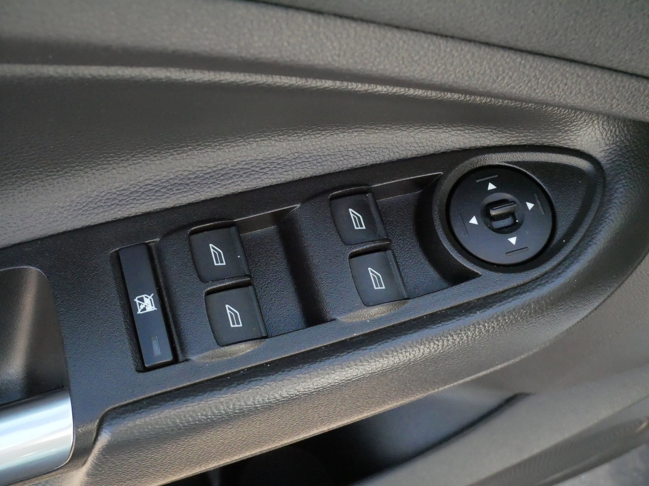 Used 2018 Ford Escape SE w/ SE Sport Appearance Package image 19