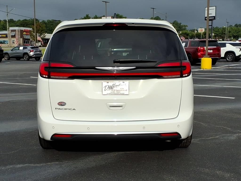 Used 2024 Chrysler Pacifica Touring-L FWD image 18