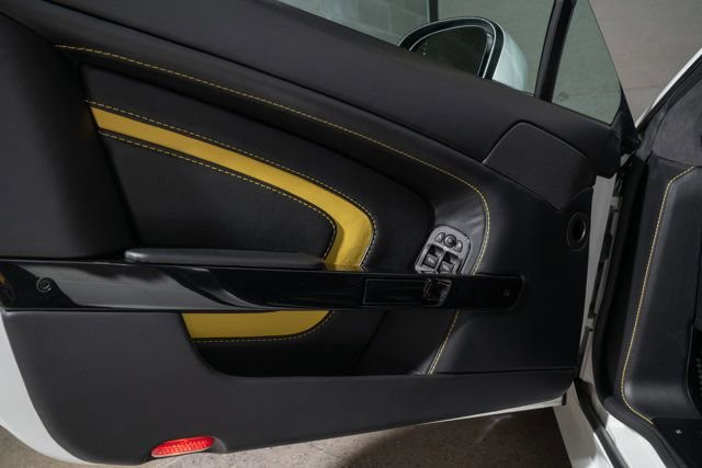 Used 2015 Aston Martin V12 Vantage S RWD image 19