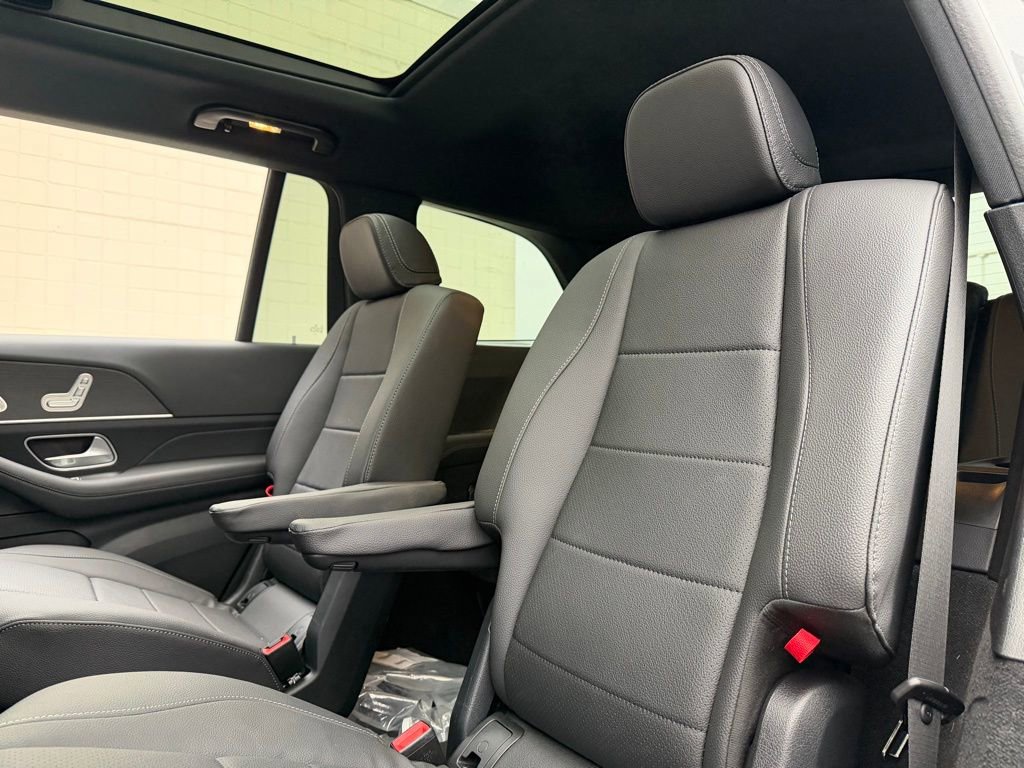 Used 2025 Mercedes-Benz GLS 450 4MATIC image 36