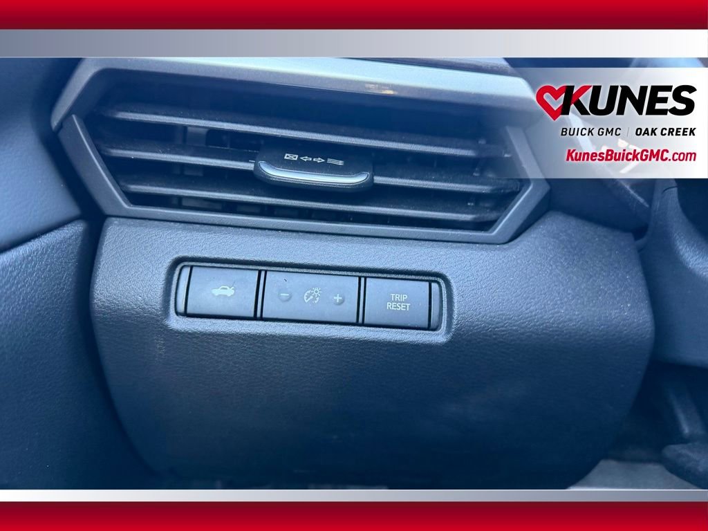 Used 2025 Nissan Altima 2.5 SV FWD image 15