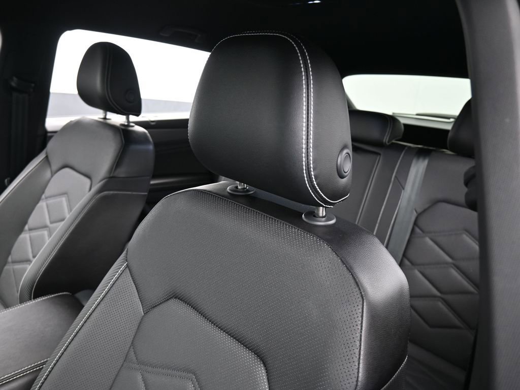 Used 2024 Volkswagen Atlas Cross Sport SE image 16