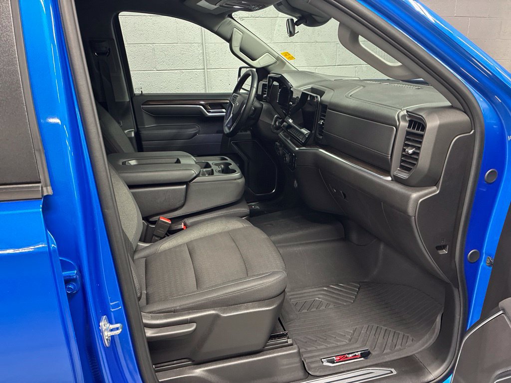 Used 2025 Chevrolet Silverado 1500 RST AWD/4WD image 7