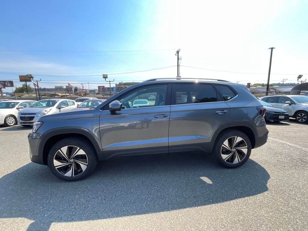 New 2025 Volkswagen Taos SE image 4
